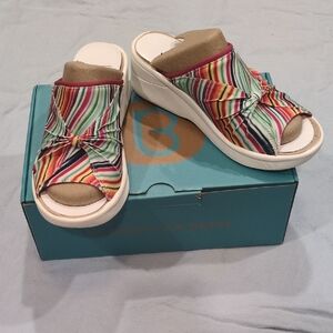 👡🧡💚NWT Bzees Sunburst Wavestripe Knot Wedge Sandals - Women's size 8.5👡🧡💚